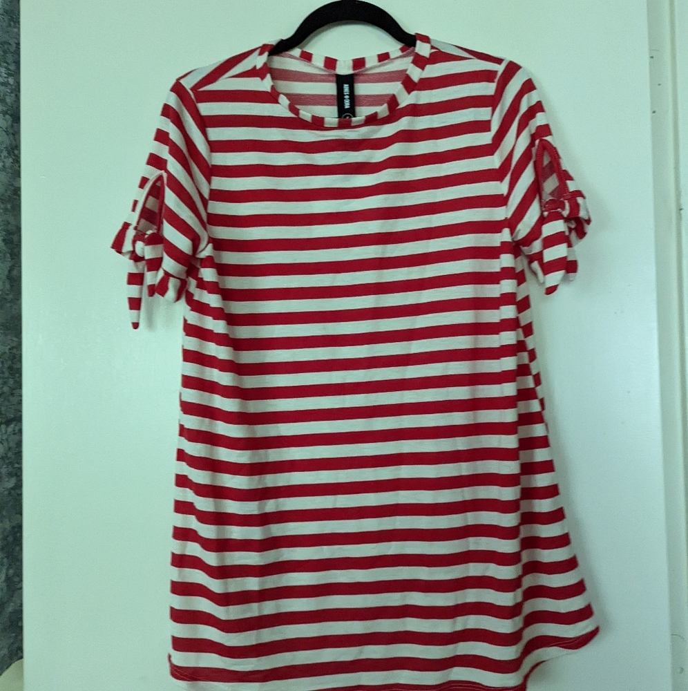 red & white striped tee